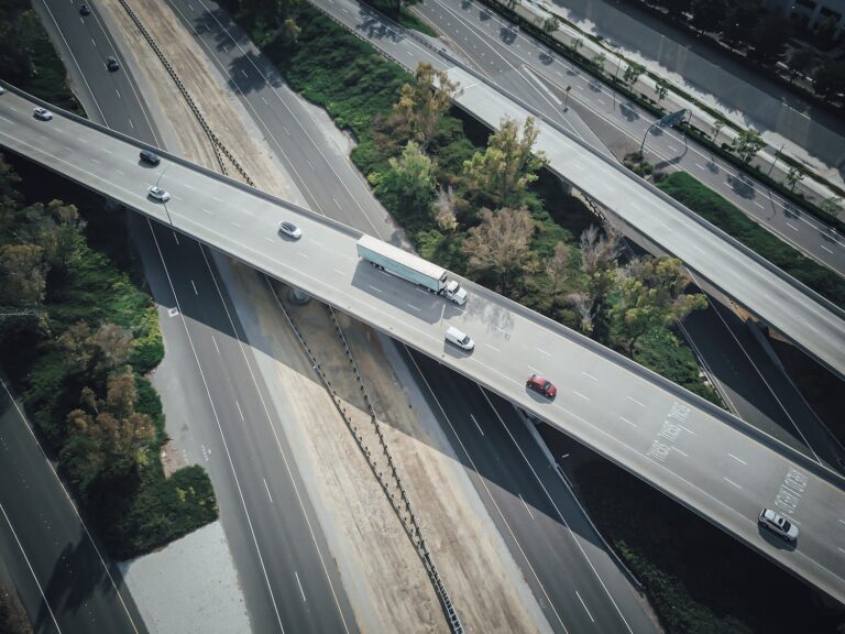 Reglamentos de la industria del transporte por carretera de California y cómo afectan a las víctimas de accidentes